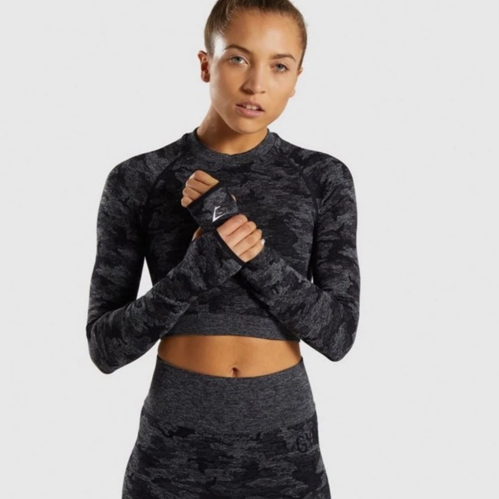 (SOLD on FB) NWT Gymshark S black camo crop